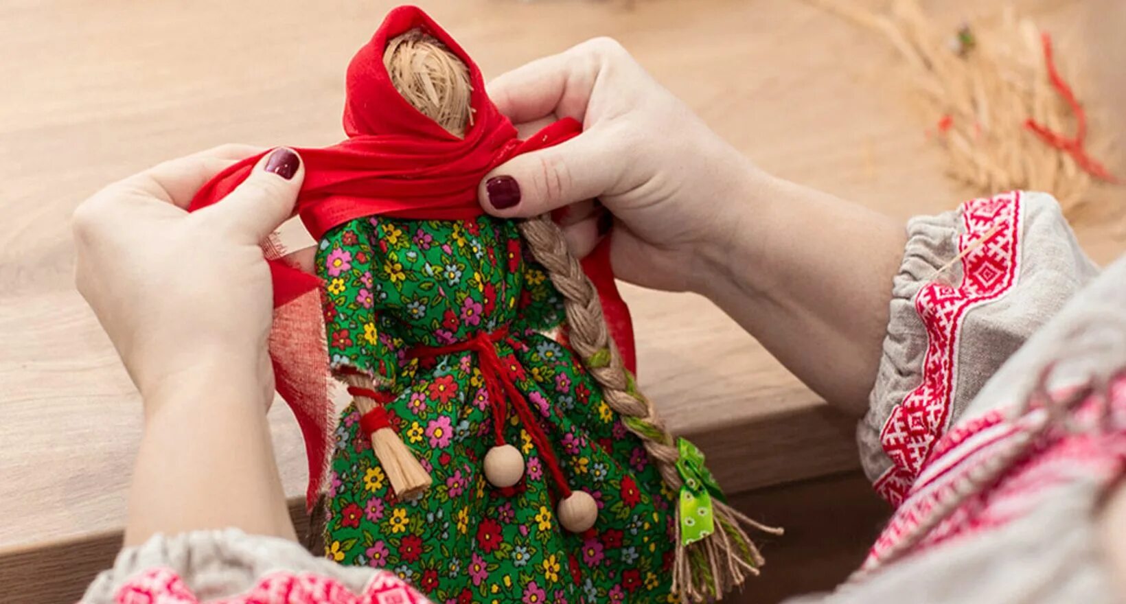 Народная тряпичная кукла колокольчик. Мастер класс кукла оберег. Кукла мотанка метлушка. Куклы обереги славянские. Мастер класс кукла оберег.