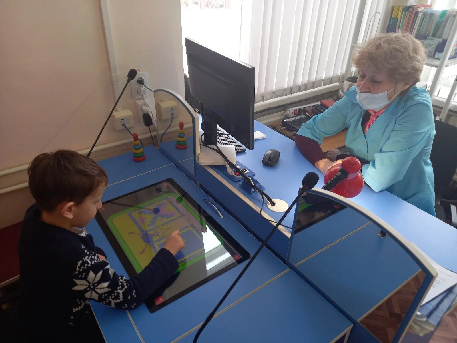 Интерактивный стол логопеда. Умное зеркало для логопеда artikme. Интерактивное оборудование для логопеда. Интерактивная доска для логопеда. Логопедические интерактивные.