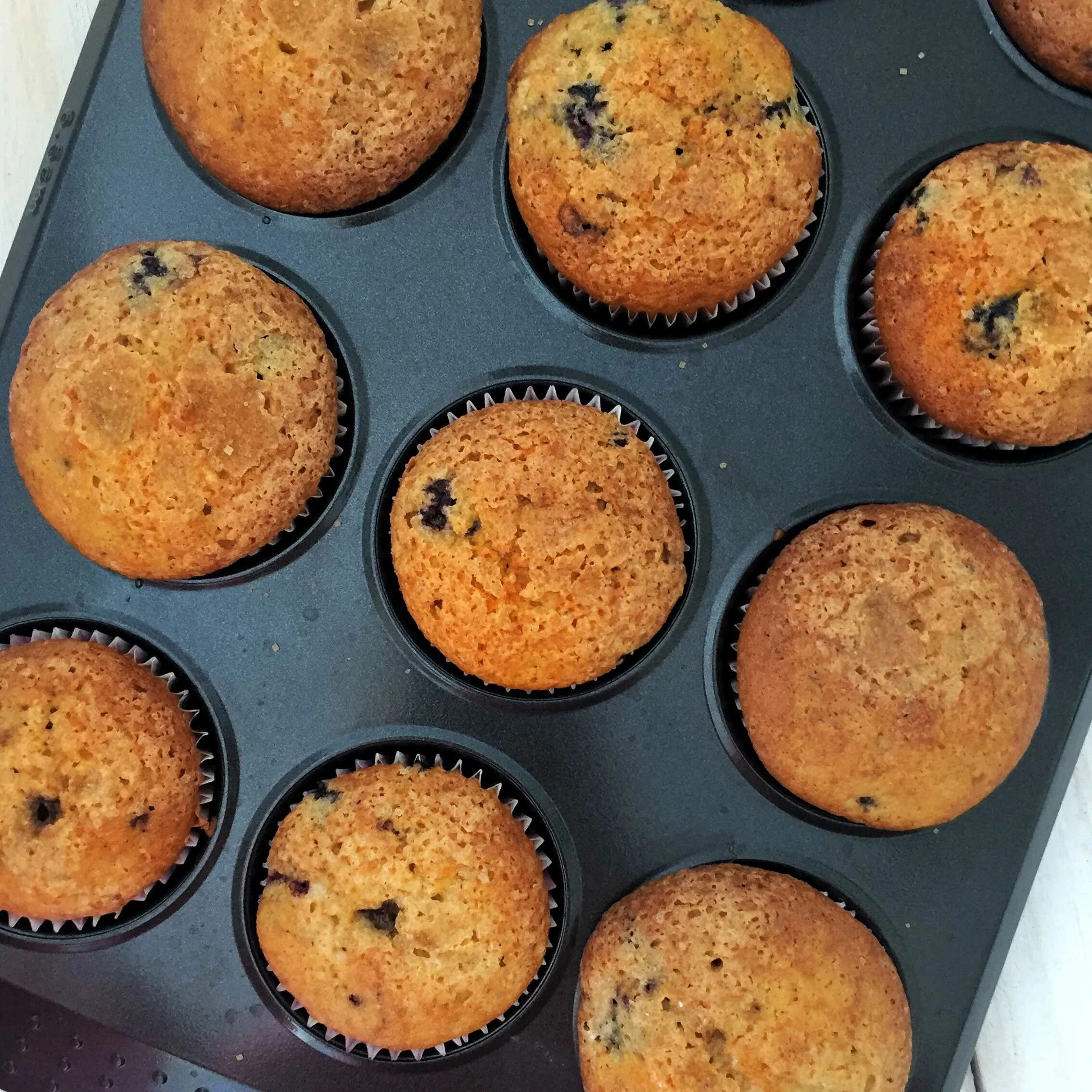 Силиконовые формы для выпечки маленьких кексов. Сырники в силиконовых формочках. Кексики в формочках. Рецепты для формочек. Песочное печенье фигурное.