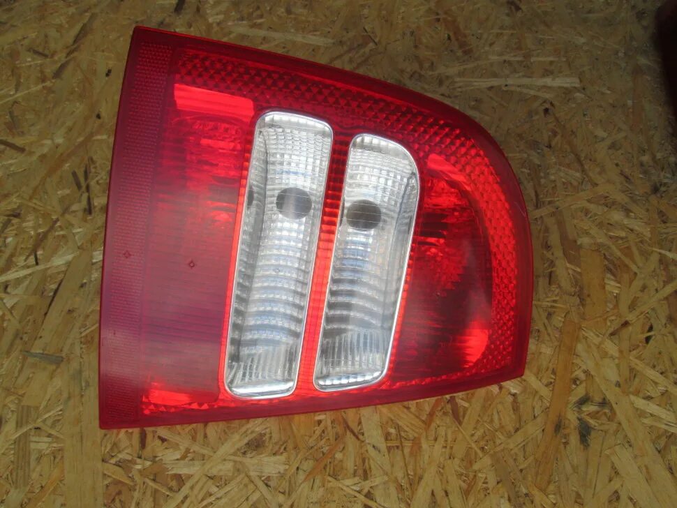 11b921012b tyc. 5c5945095h. Задний фонарь шкода фабия 2. Шкода задний левый фонарь. Задний правый фонарь шкода рапид 2015.