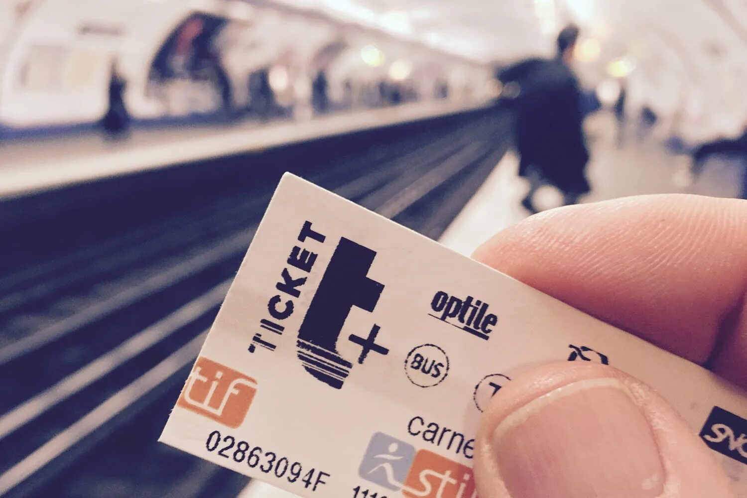 Ticket de. Metro ticket. Concorde Paris Metro. Проездной ticket Mobilis в Париже. Invalides Paris Metro.