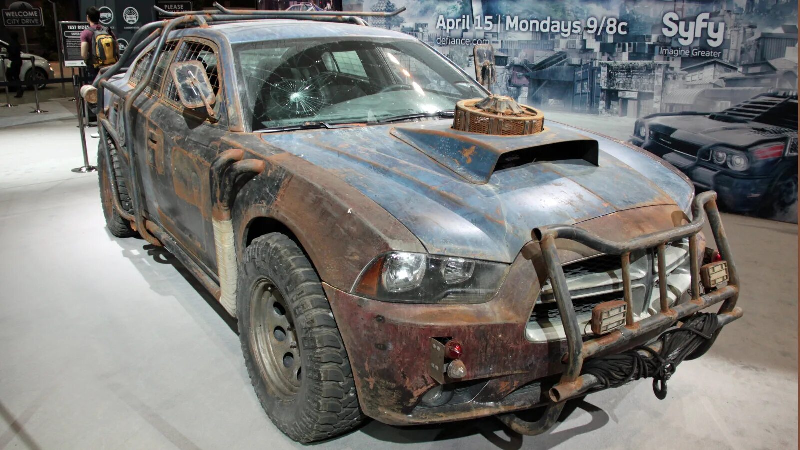 Хардкор машин. Dodge Charger в стиле Mad Max. Додж Мэд Макс 2013. Додж Чарджер кроссаут. Машина Mad Max dodge.