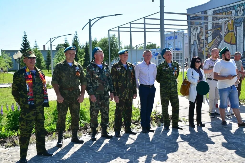 Новости янаула на сегодня. Военный комиссар Янаульского района Харисов. Военком г.Янаул. Янаульские новости. Янаул 21 мая проводы офицера.