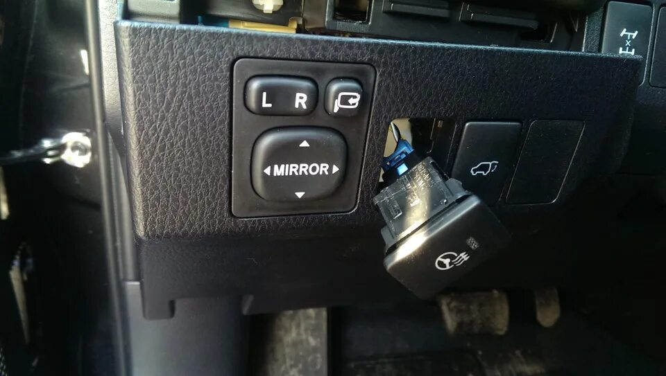 Кнопки rav4. Кнопка обогрева руля тойота rav4. кнопка set toyota rav 4 2010. кнопка для тойота рав 4. кнопка подогрева руля тойота рав 4.