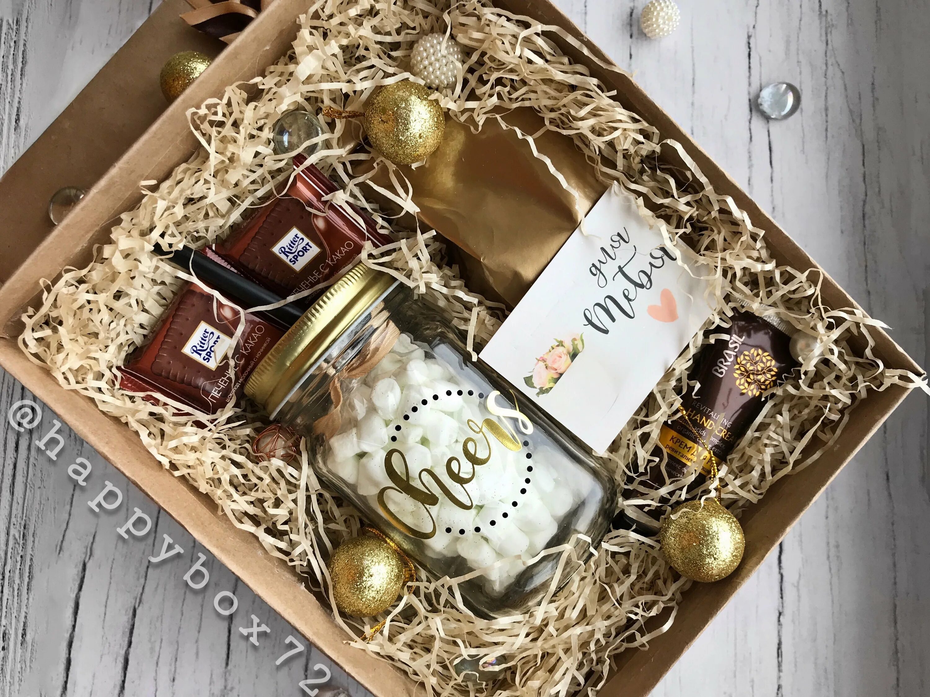 Подарочные боксы на новый год идеи. Новогодний бокс с шоколадом. Новогодние боксы подарочные для девушки. Подарочные боксы на новый год идеи. Подарочные боксы на новый год идеи.