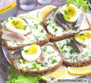 Бутерброд с яйцом и зеленым луком