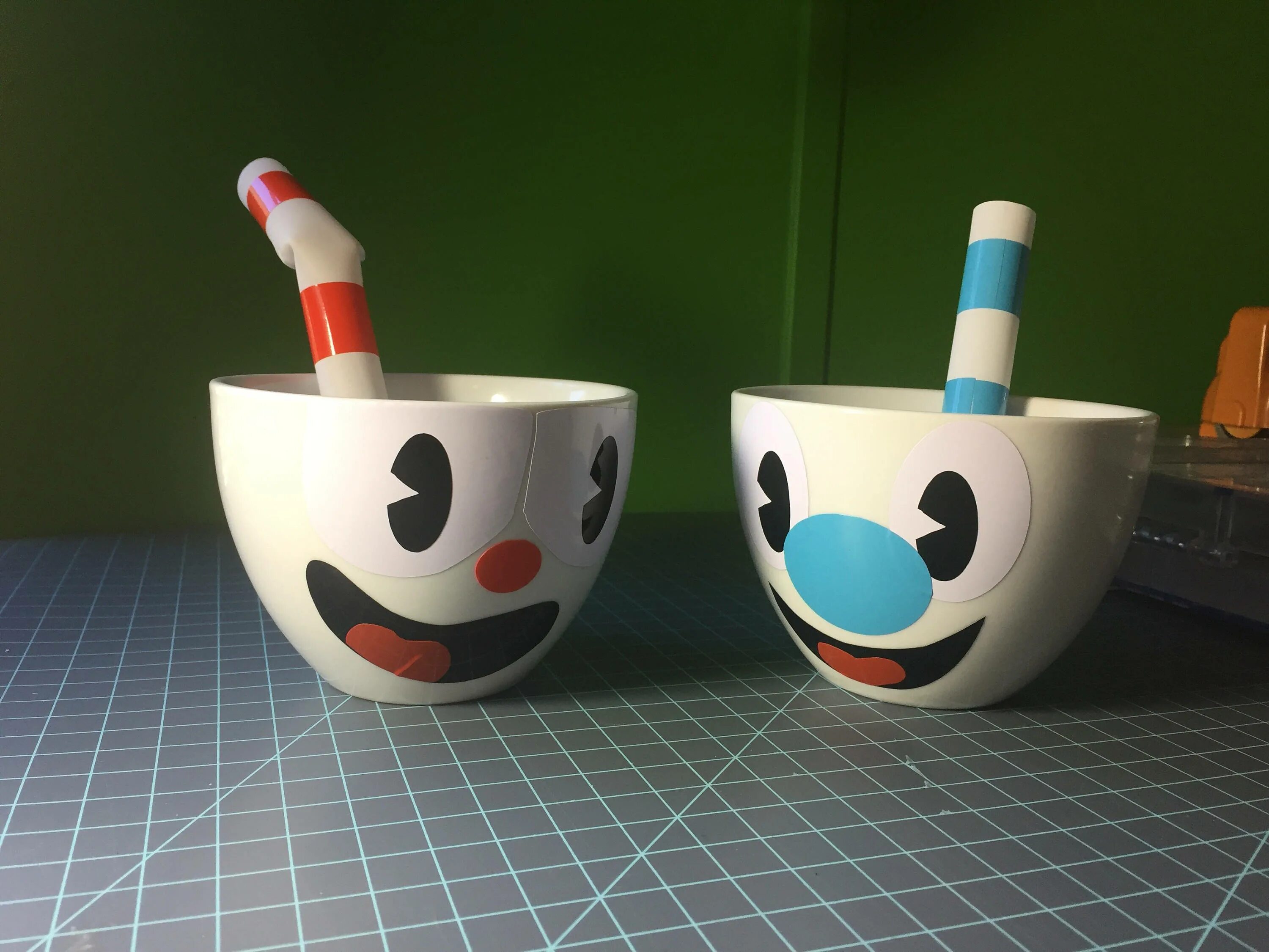 Как называется игра чашки. Кружка капхед. cuphead кружка. чашек и кружек cuphead игра. магмэн cuphead.