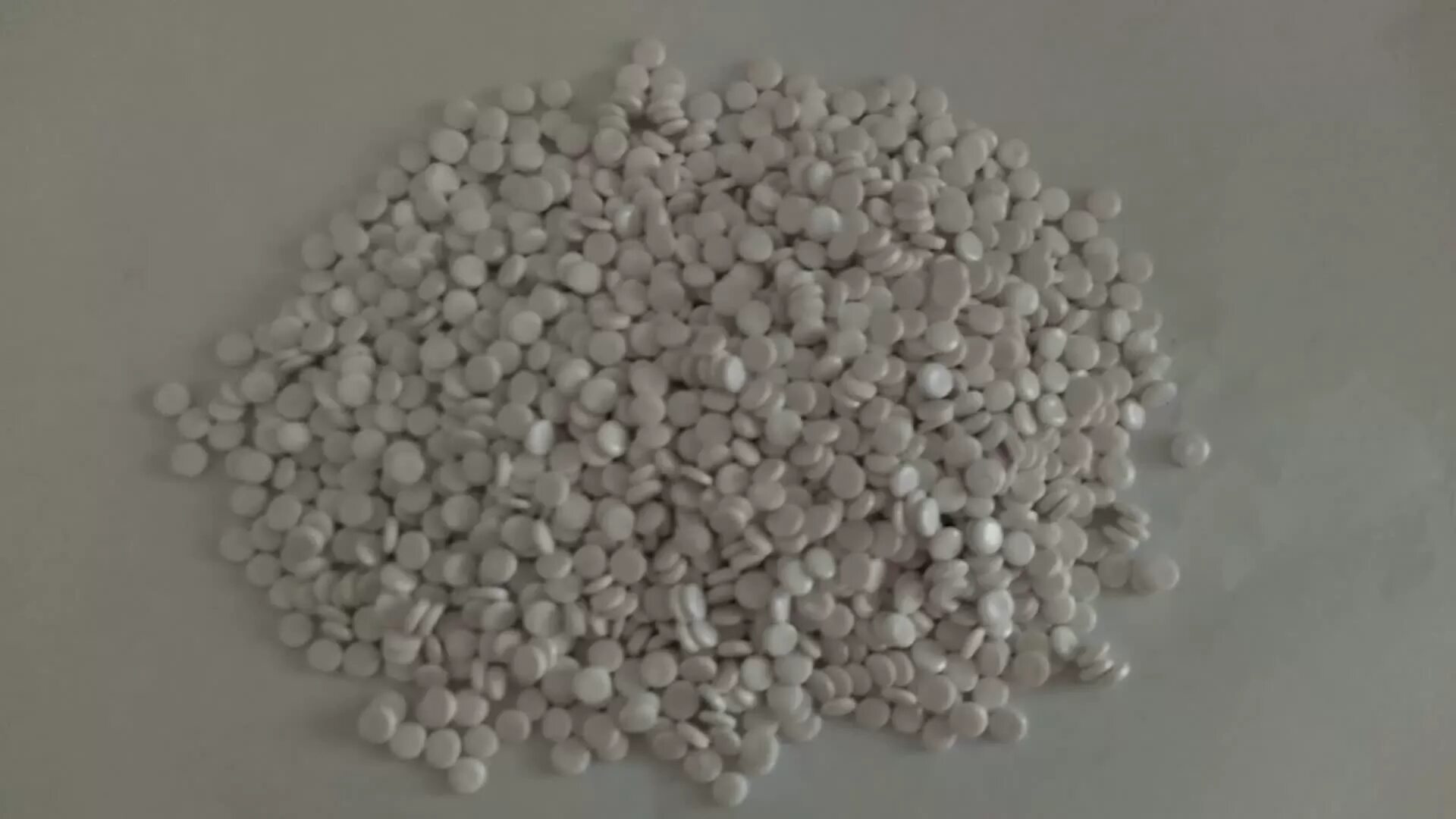 0 25 0 30 мм. Гранулы. PVC granules. PVC granulate. PVC granulate Grey.