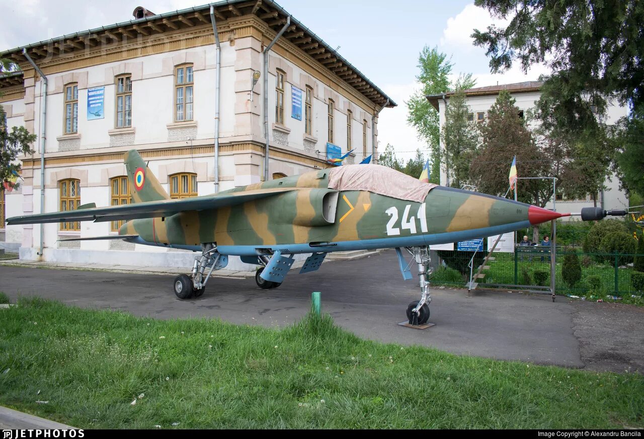 Iar 93b. Iar 93. самолеты румынии. b93. iar-93 с вооружением.
