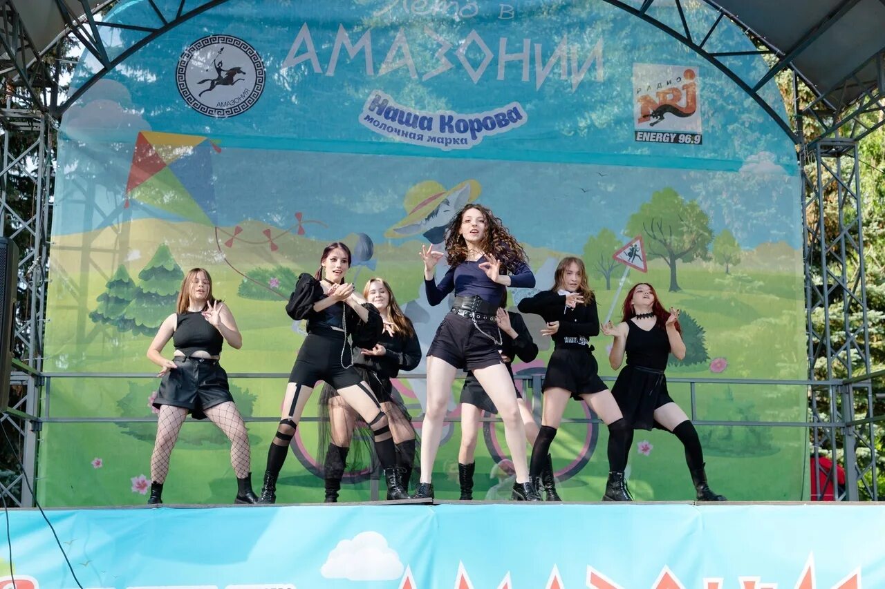 Pop open. Kpop вечеринка Набережные Челны. В парке «Амазония» – танцевальный open Air. Чебоксары Амазония корпоратив. Аквазона Амазония.