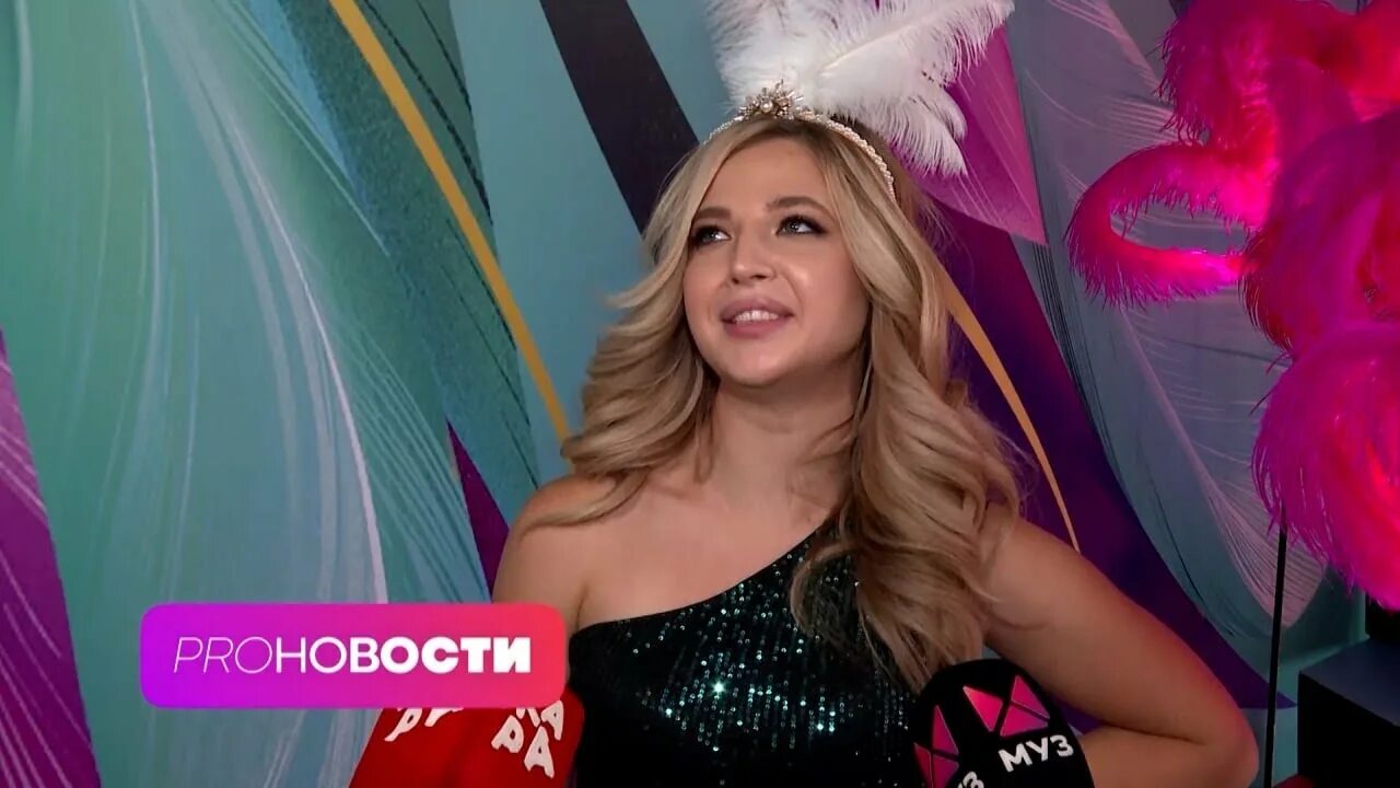 Муз тв июнь 2024. Певицы 2022. День рождения муз ТВ 2022 ведущие. Аня Покров на муз ТВ. Муз ТВ 2022.