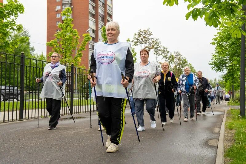 Орехово-зуево люди. Долголетие в подмосковье орехово-зуево. Скандинавская ходьба пенсионеры. Работа для женщин пенсионеров в орехово зуево. Картинки по финансовой грамотности для пенсионеров.