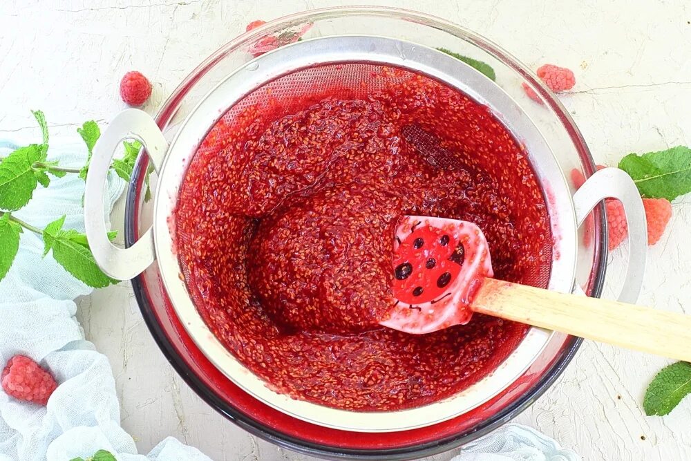 Конфи из варенья. Агар агар малина. торт с малиновым конфи. малиновый конфитюр для торта. конфитюр из малины для торта.