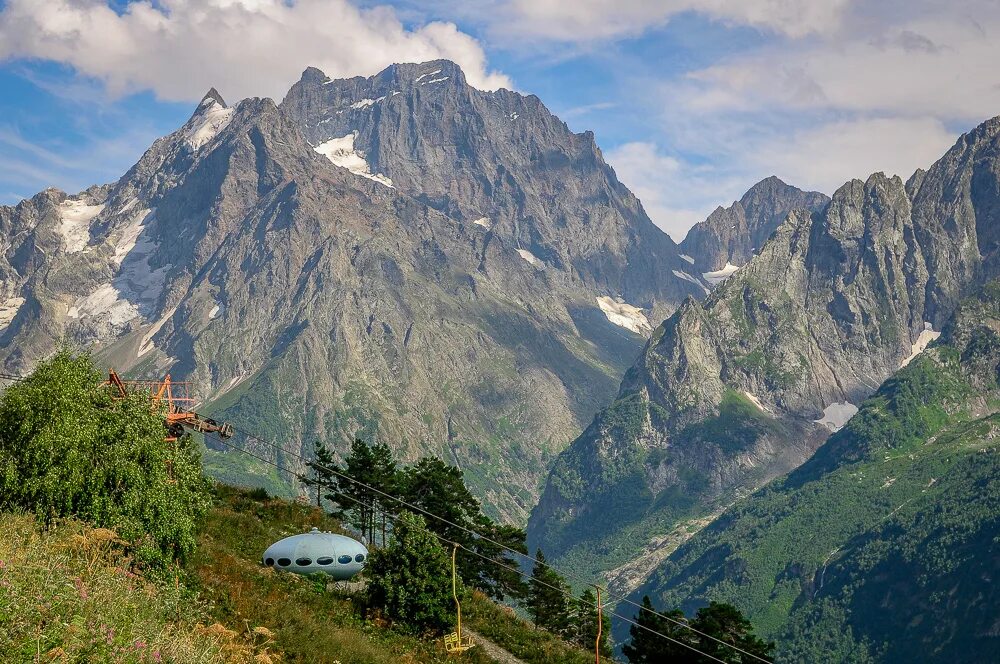 Домбай фото. Горы Домбай. Домбай лето горы. Горы Домбая летом. Домбай Горная территория летом.