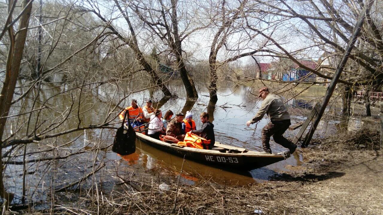 Паромная переправа 19 век. Небольшая лодка для переправы. Тутаевская лодка. Паром тоора-хем. Кроуновка уссурийск.