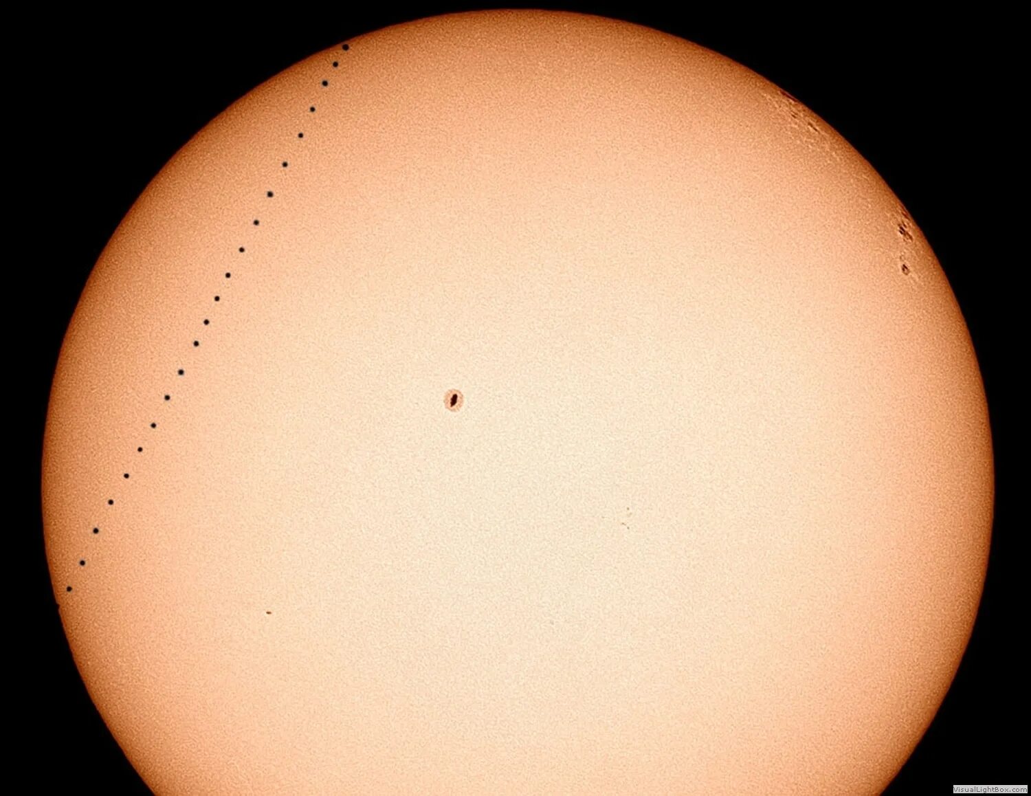 Транзит меркурия по диску солнца 11 ноября 2019 года. Прохождение меркурия по диску солнца. Как выглядит солнце с меркурия. Прохождение меркурия по диску солнца. Меркурий по диску солнца.