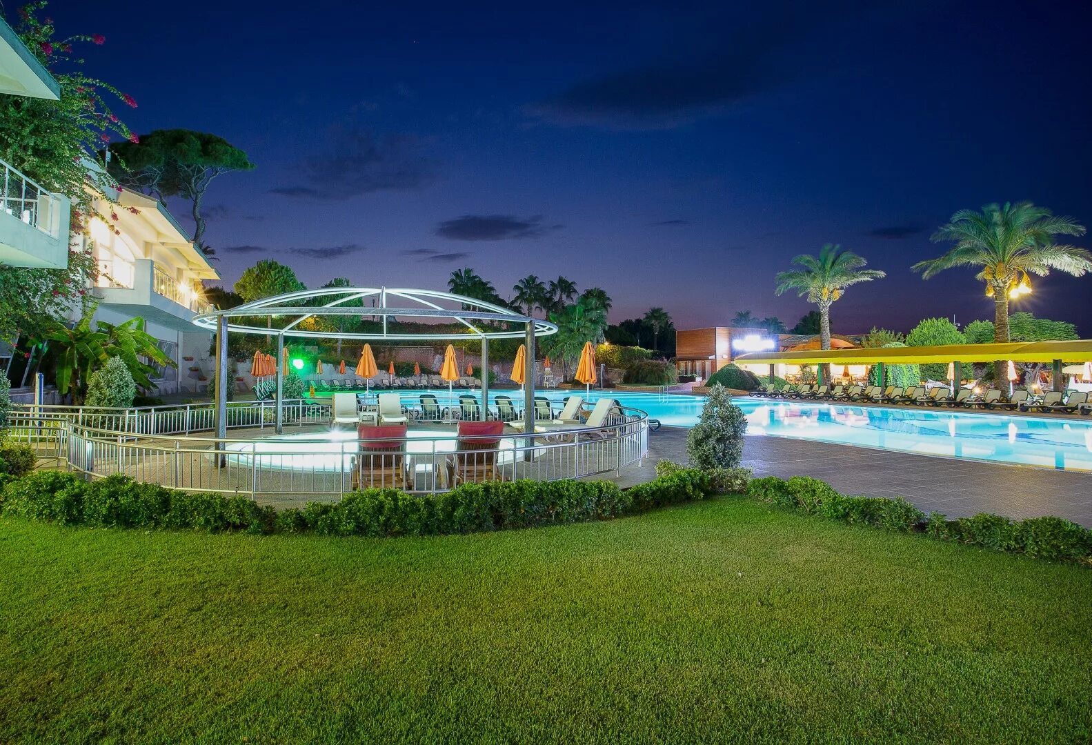 Белек пине бич. Палм Бич Белек. Пайн Бич Белек. Pine Beach Belek 5. Pine Beach Belek (ex. Maritim Pine Beach Resort) 5*.