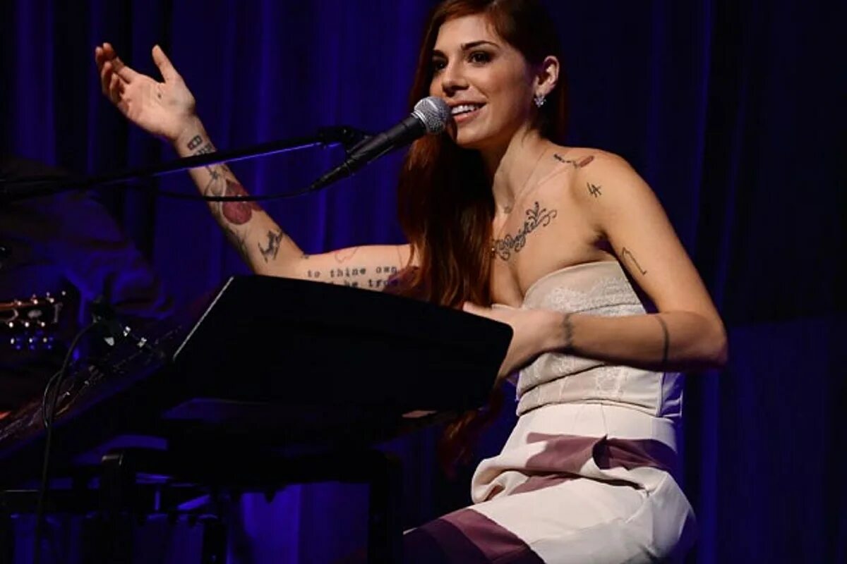 Christina perri 2022. Christina perri lovestrong. Песни кристины перри. A thousand years обложка. Christina perri - jar of hearts.