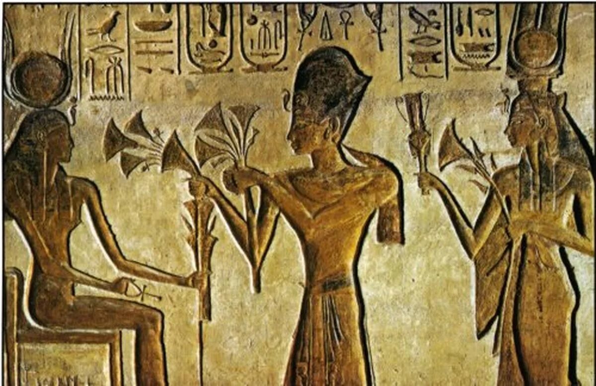 Священное дерево египтян. Лотос в искусстве древнего Египта. Лотос Египетская фреска. Египетские наскальные фрески. Лотос в древнем Египте.