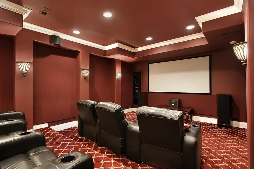 Home theater 2. Домашний кинотеатр. Домашний кинозал интерьер. Домашний кинотеатр комната. Интерьер кинозала.