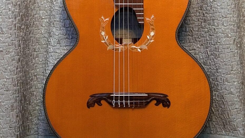 гитара 7 струнная amistar. 7 струнная гитара. гитары 6 7 струн. Alicante af-7 гитара семиструнная. цыганская семиструнная гитара.