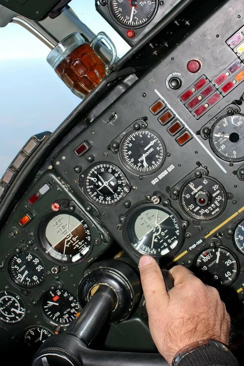 Ms flight sim 2000. Bombardier challenger 800 кабина. Gulfstream 280 кабина пилотов. Панель бортового компьютера самолета. Cessna 182 приборная панель.