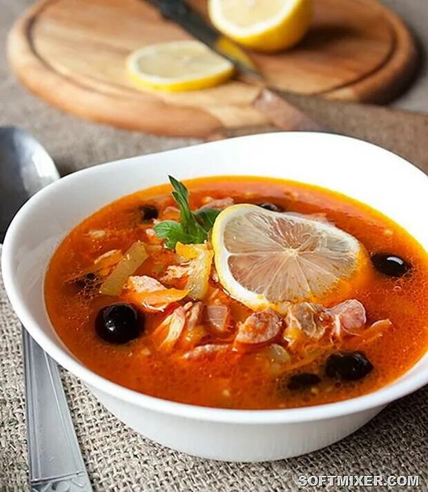 Суп солянка рецепт классический мясная сборная пошаговый. Суп солянка мясная. сборная солянка с копченостями. сибирская солянка мясная. солянка сборная мясная классическая.