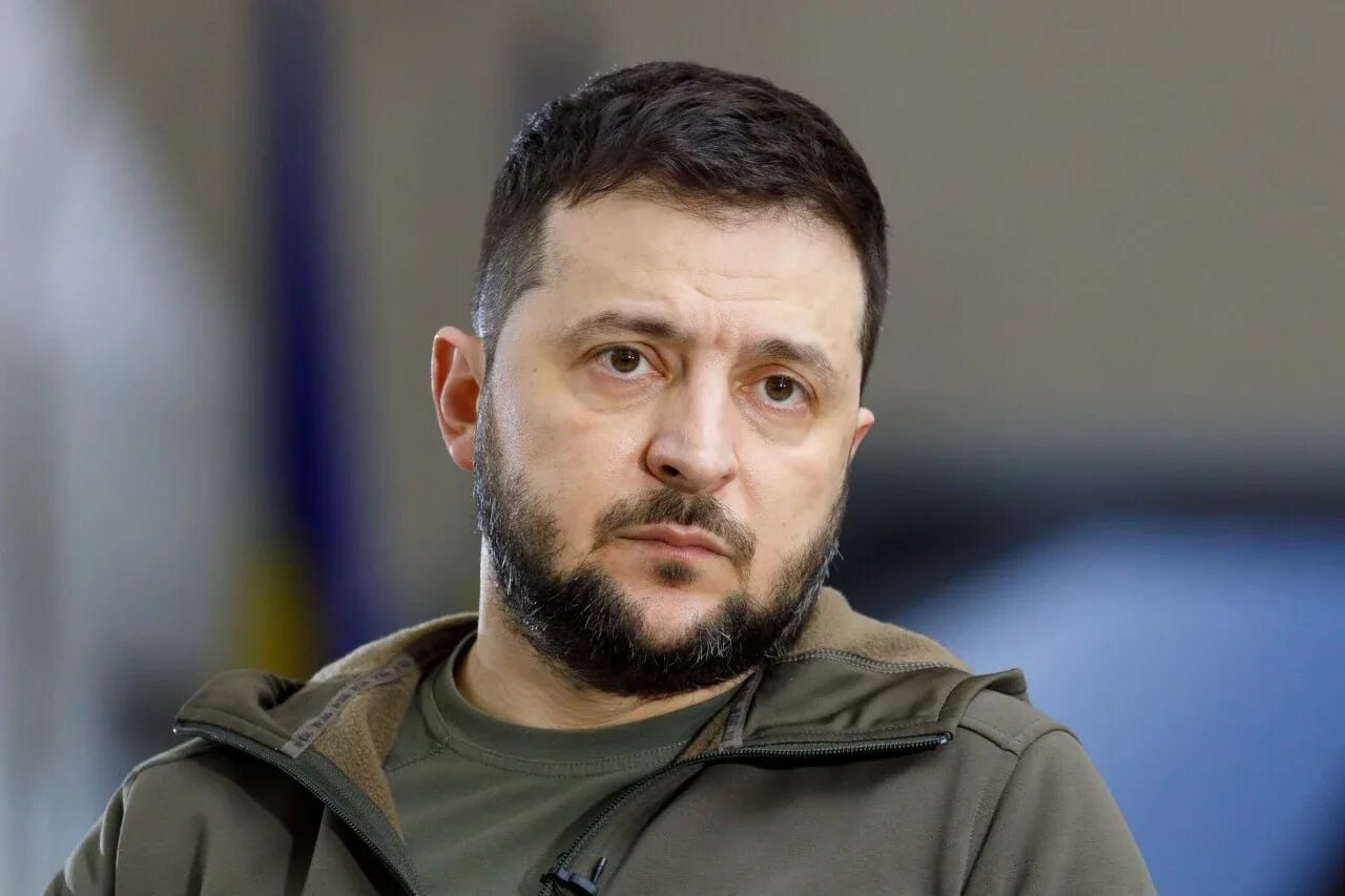 Зеленский на улице. Зеленский фото. Владимир зеленский 2022. Зеленский 2019 и 2023. Зеленский 2014.