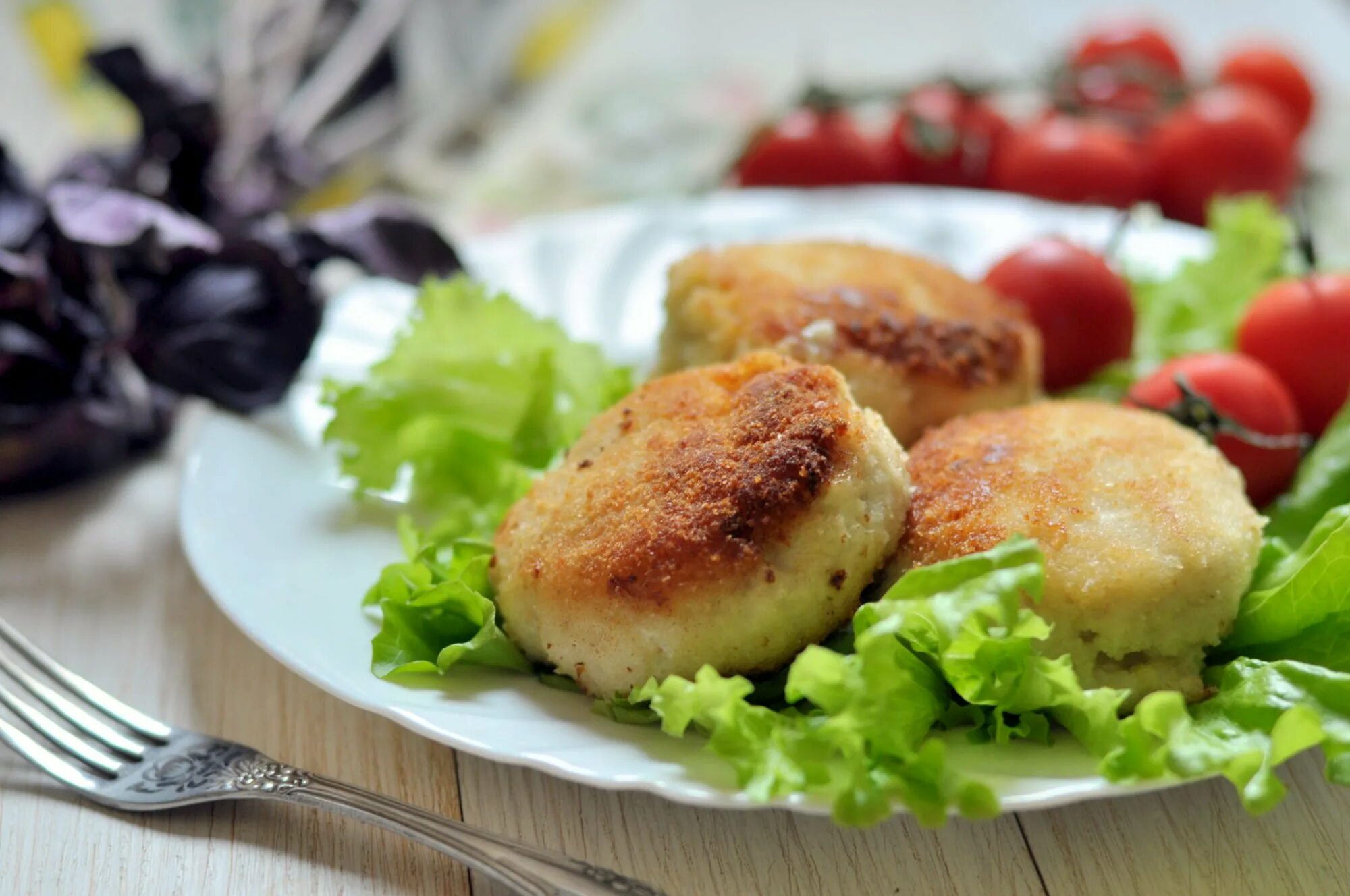 Рецепт вкусных котлет из рыбы. Биточки рыбные. котлеты рыбные тресковые. котлеты из трески. рыбные котлеты из минтая.