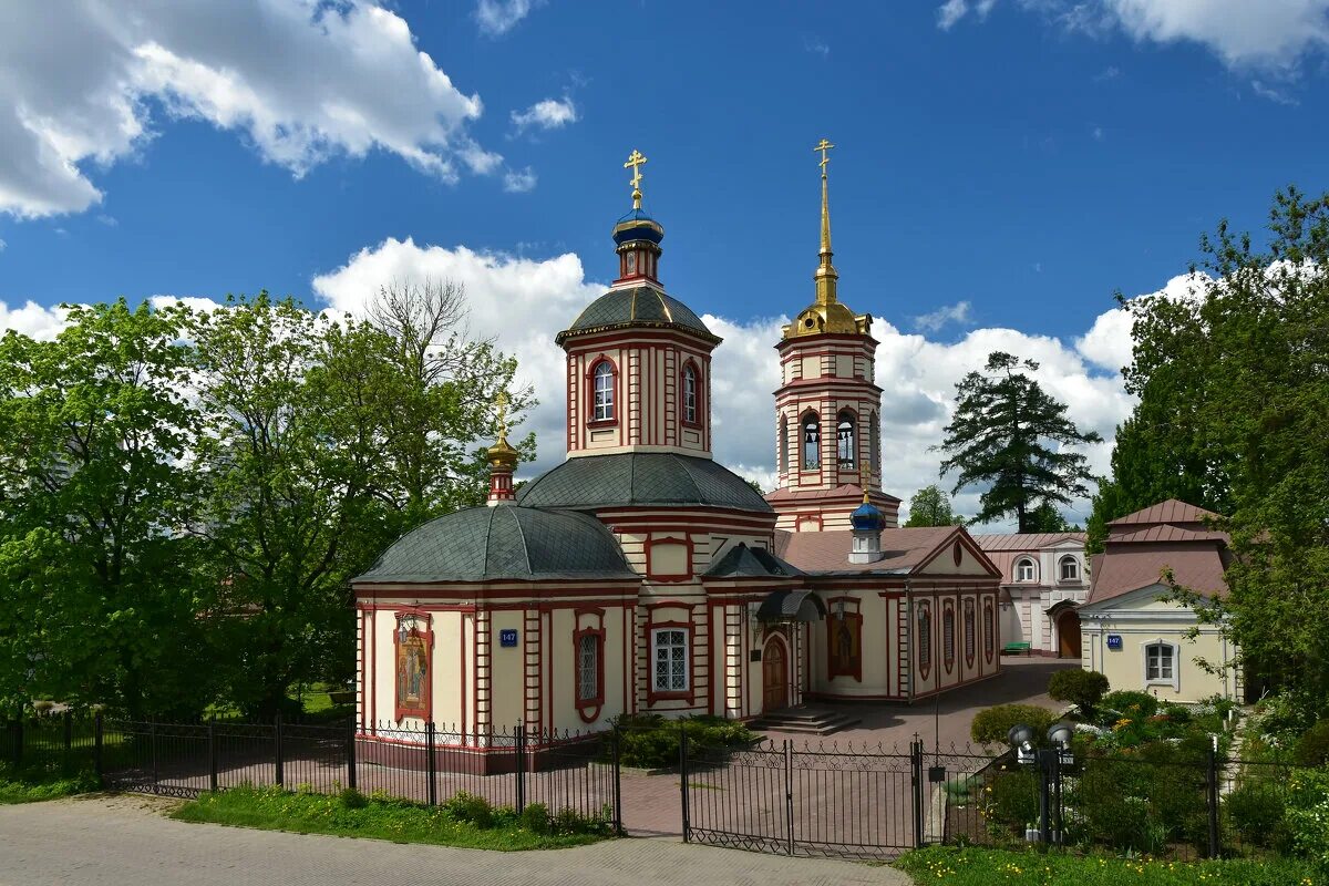 Церковь воздвижения креста господня в алтуфьеве. Храм воздвижения креста в алтуфьево. Крестовоздвиженская церковь в алтуфьево. Храм воздвижения креста. Храм воздвижения креста господня г.