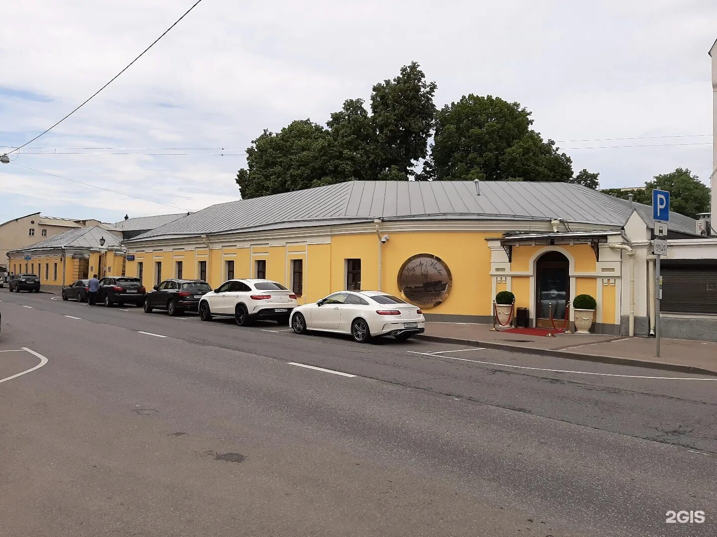 Assunta madre москва. Усадьба сологуба поварская. Ул поварская 52/55, стр 1. Москва, ул. Дом ростовых поварская улица.