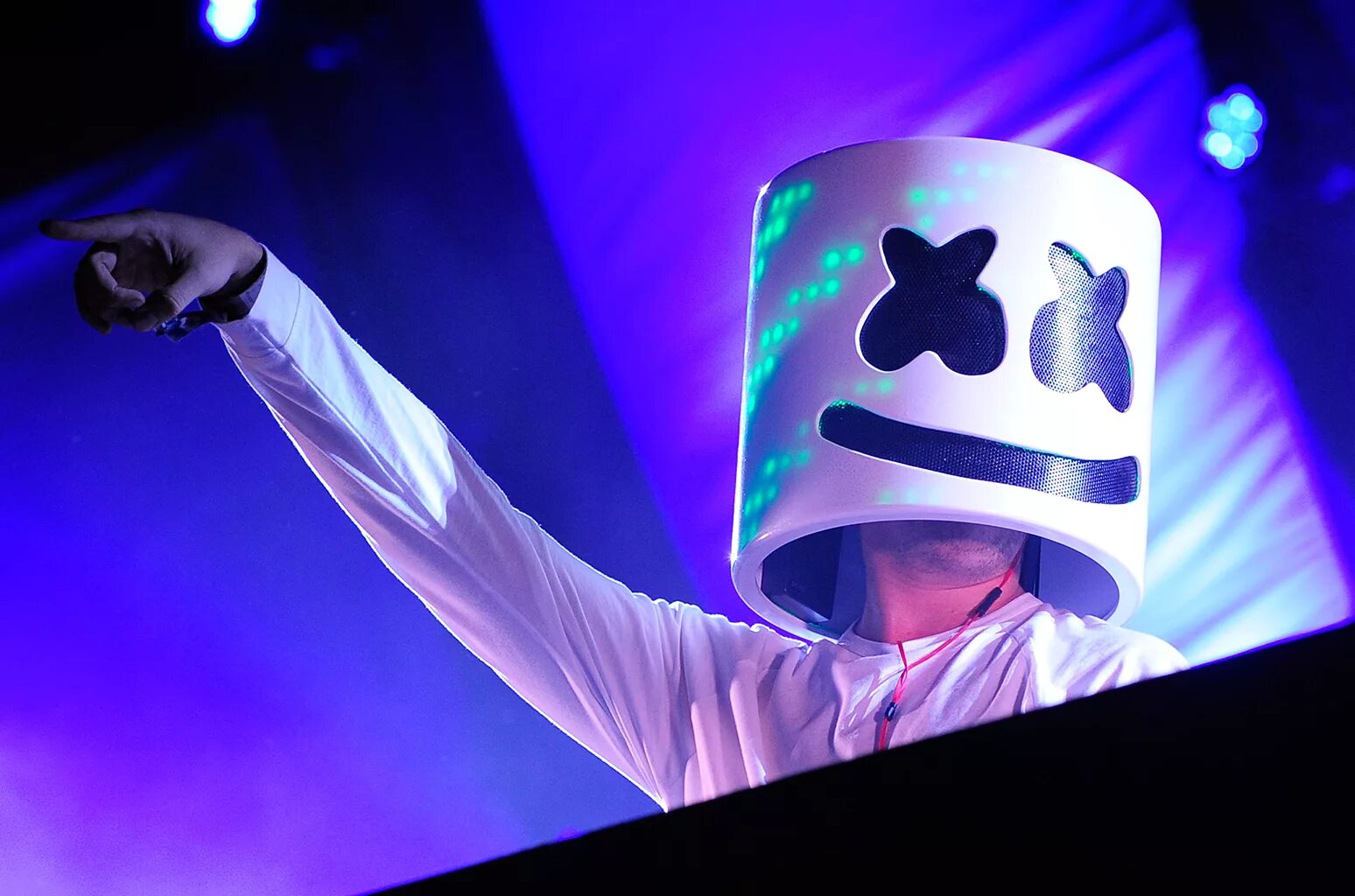 Marshmello punk. Маршмеллоу певец лицо. Маршмеллоу диджей маршмеллоу. Marshmallow диджей без маски. Маршмеллоу музыкант.