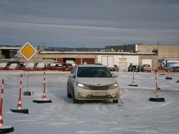 Детский автодром. Автодром усть. Автодром усть. Усть лабинск трек пилот. Цыганский бугор автодром.