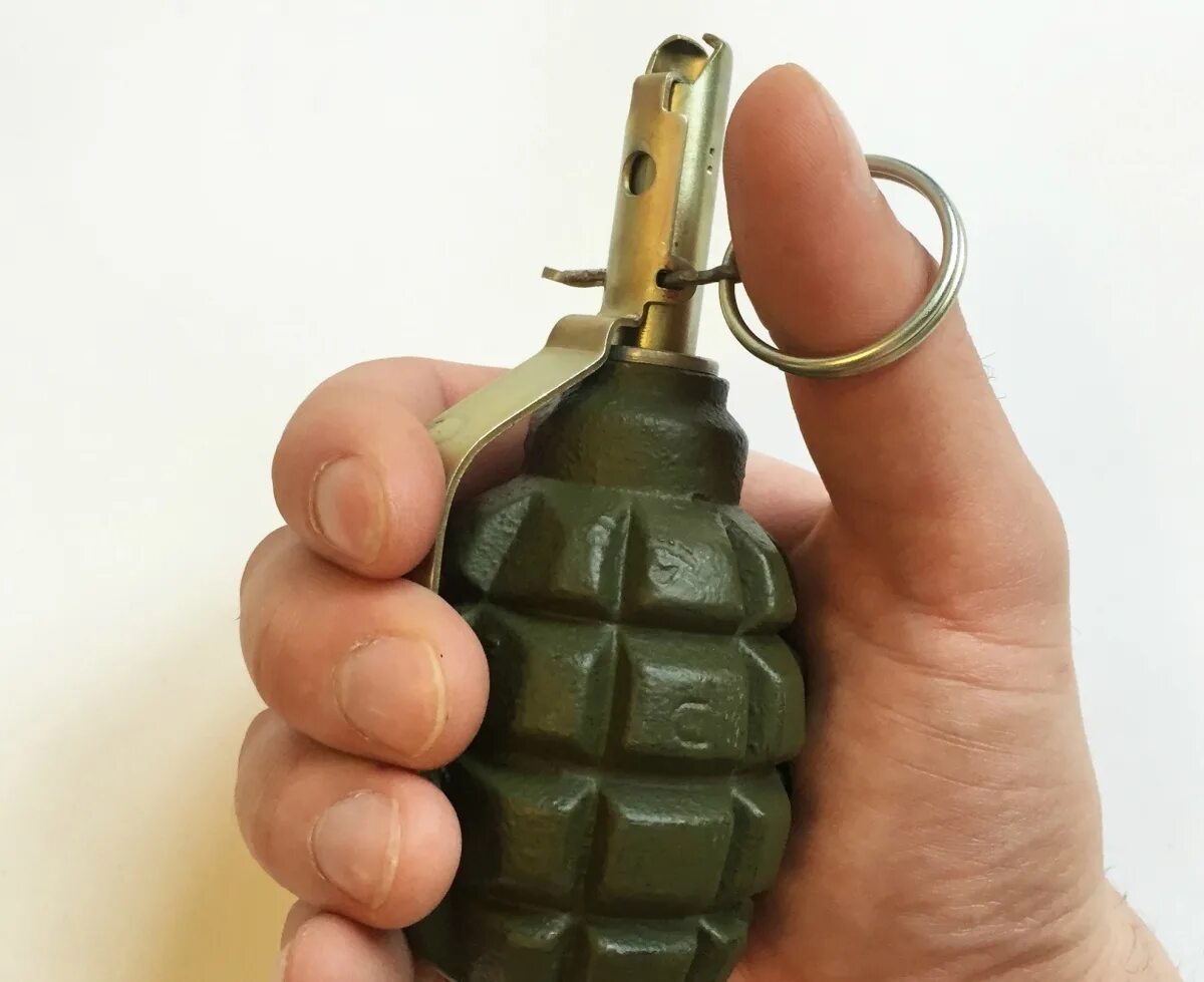 Как достать гранату