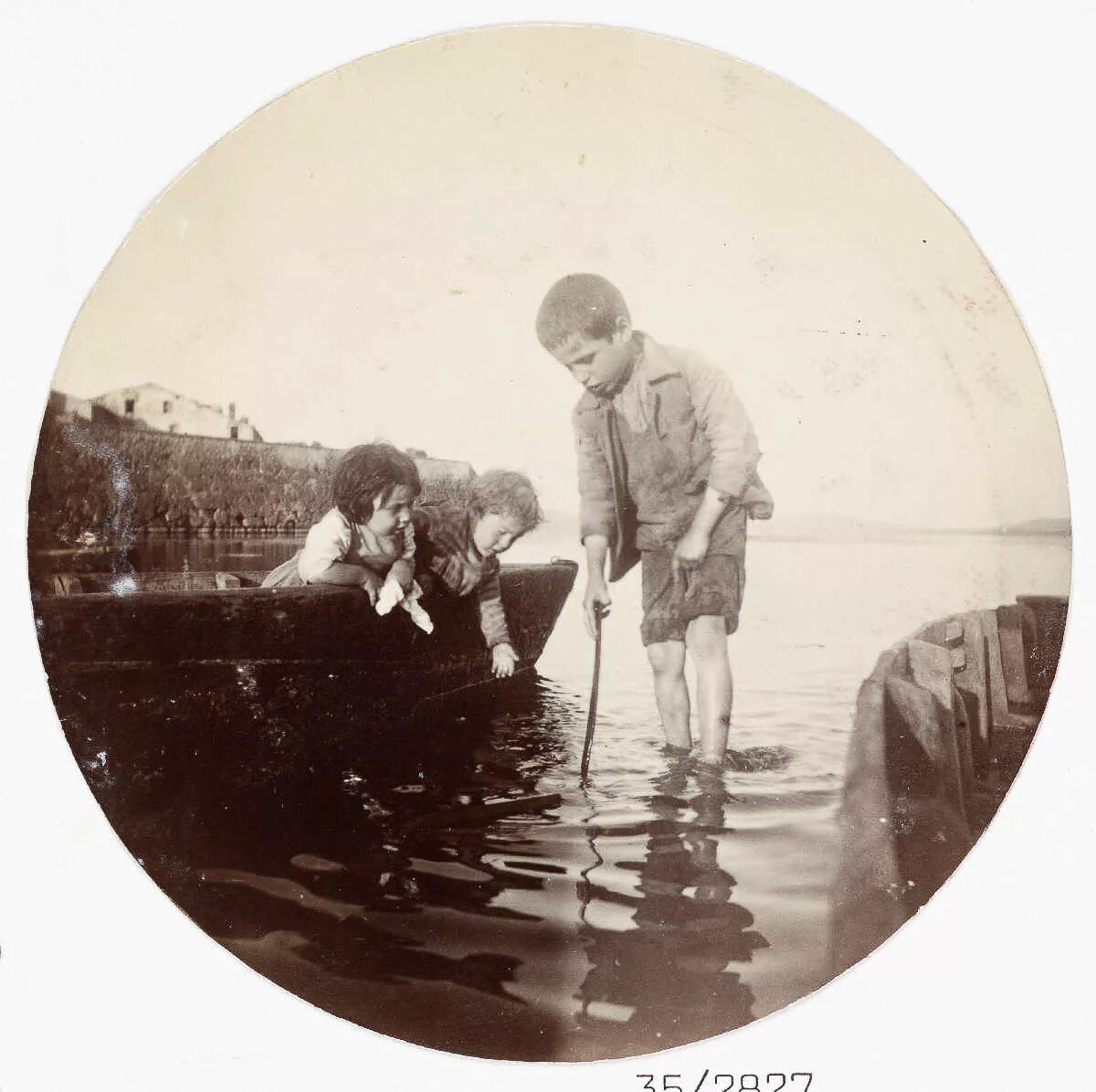 Камера Кодак 1888. Первый фотоаппарат Кодак 1888. Кодак 19 век. Первые снимки на фотоаппарат.