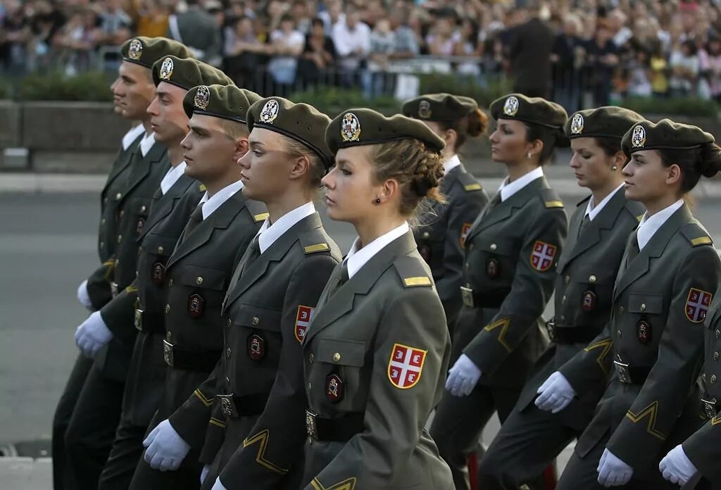 Офицера можно. Военная форма. Женская армия. Девушки военнослужащие. Женщины в военной форме.