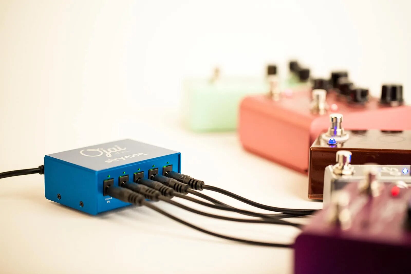 Блок питания для гитарных педалей. Strymon ojai. strymon stereo plug шт. strymon deco v2. блок питания для гитарных педалей эффектов nux.