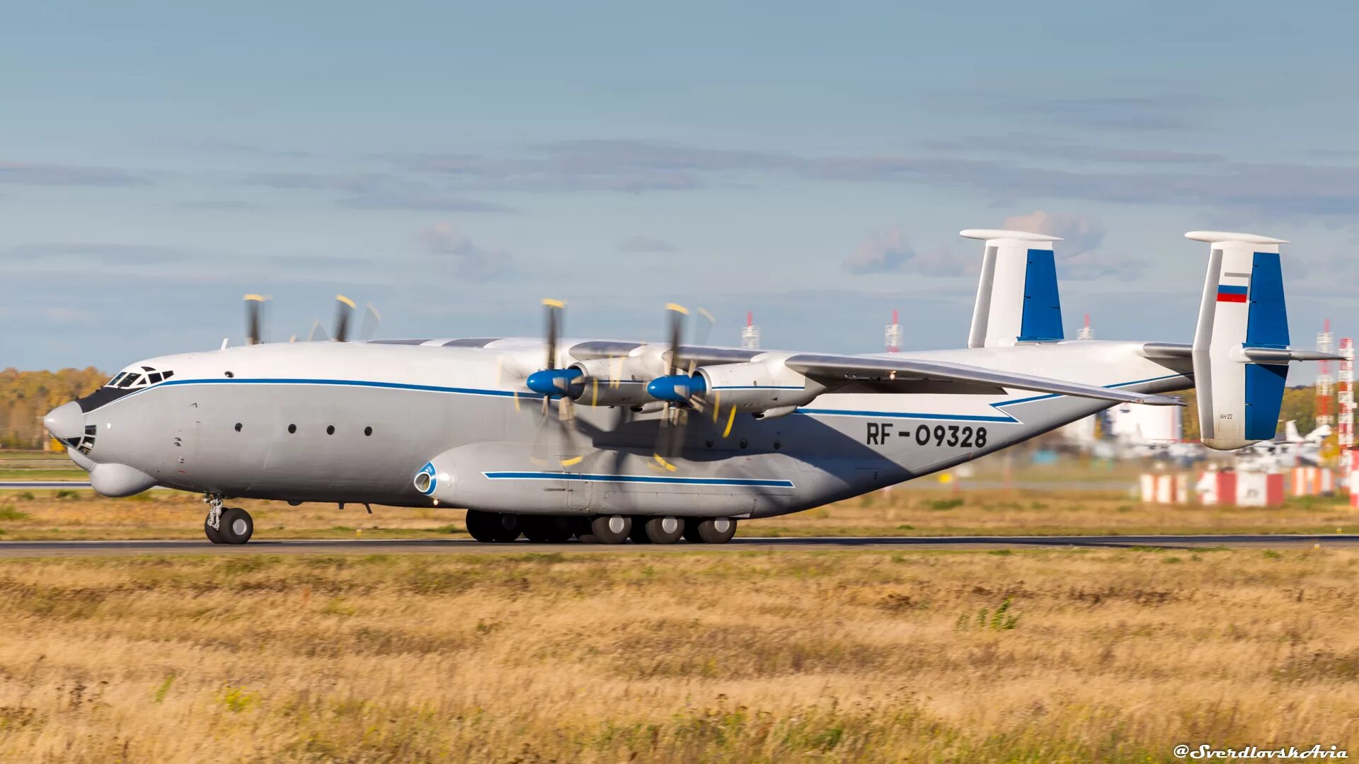 турбовинтовой ан 22 самолет турбовинтовой. тяжёлый военно-транспортный самолёт ан-22 («антей»). л - 410 вкс. турбовинтовой двигатель ан 22. ан-22 военно-транспортный самолёт.