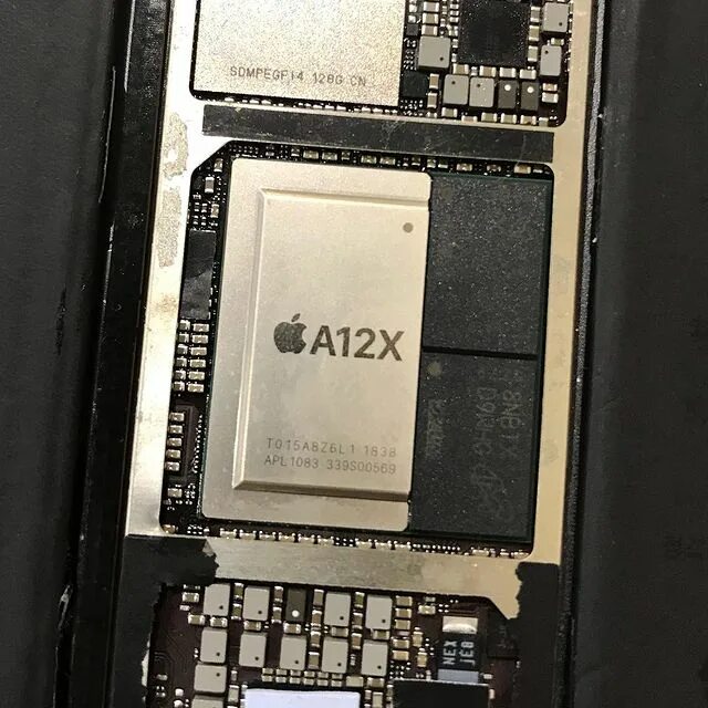 Процессор iphone 5se. Ipad pro 11 2020 размер в см. Ipad mini 2 тристар. 9 teardown. Процессор айпад.