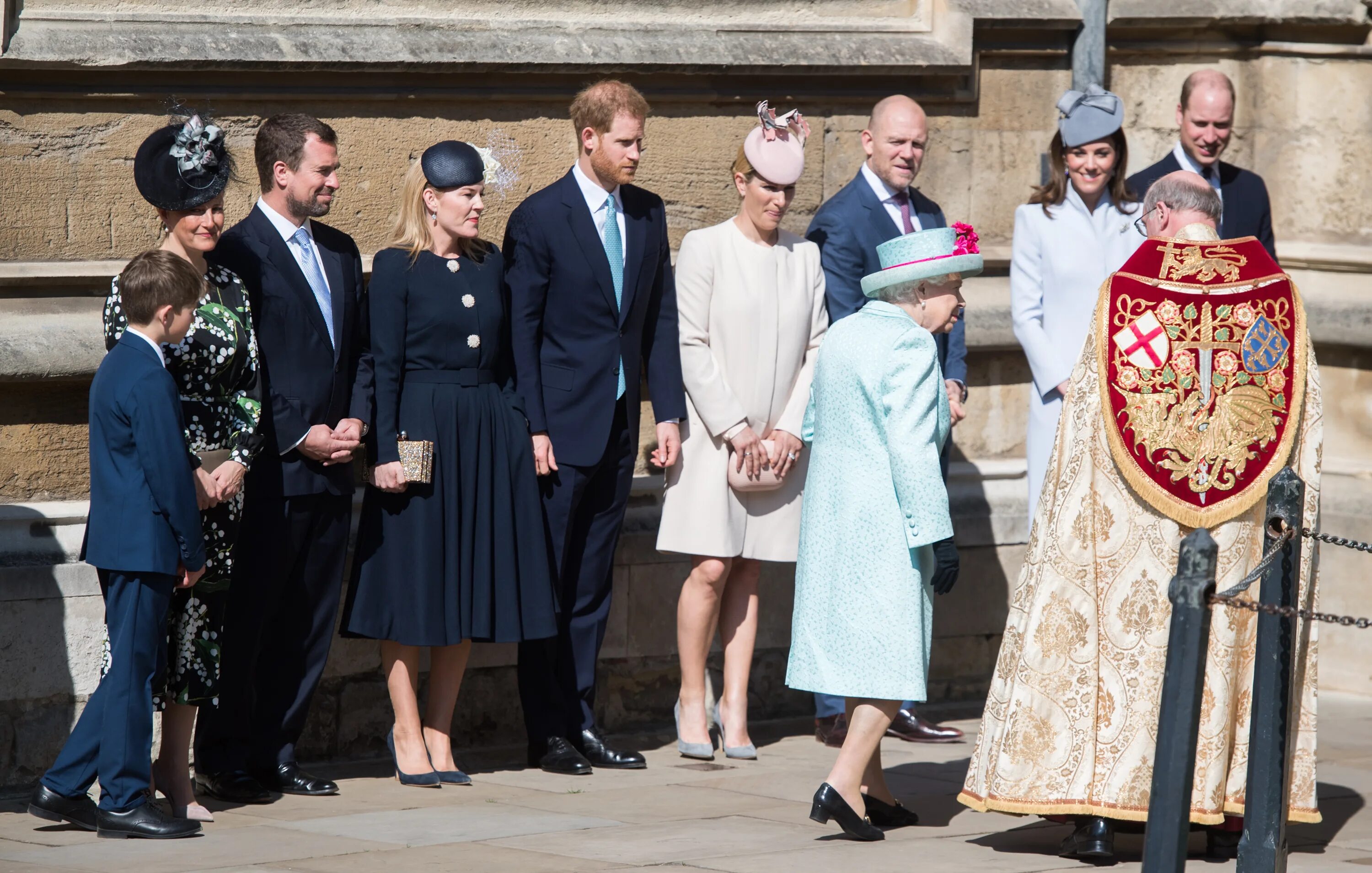 Что случилось в королевской семье. The Royal Family "Королевская семья".. Королевская семья Великобритании 2020. Принц Уильям Виндзор и Кейт Миддлтон. Дзен Королевская семья Британии.