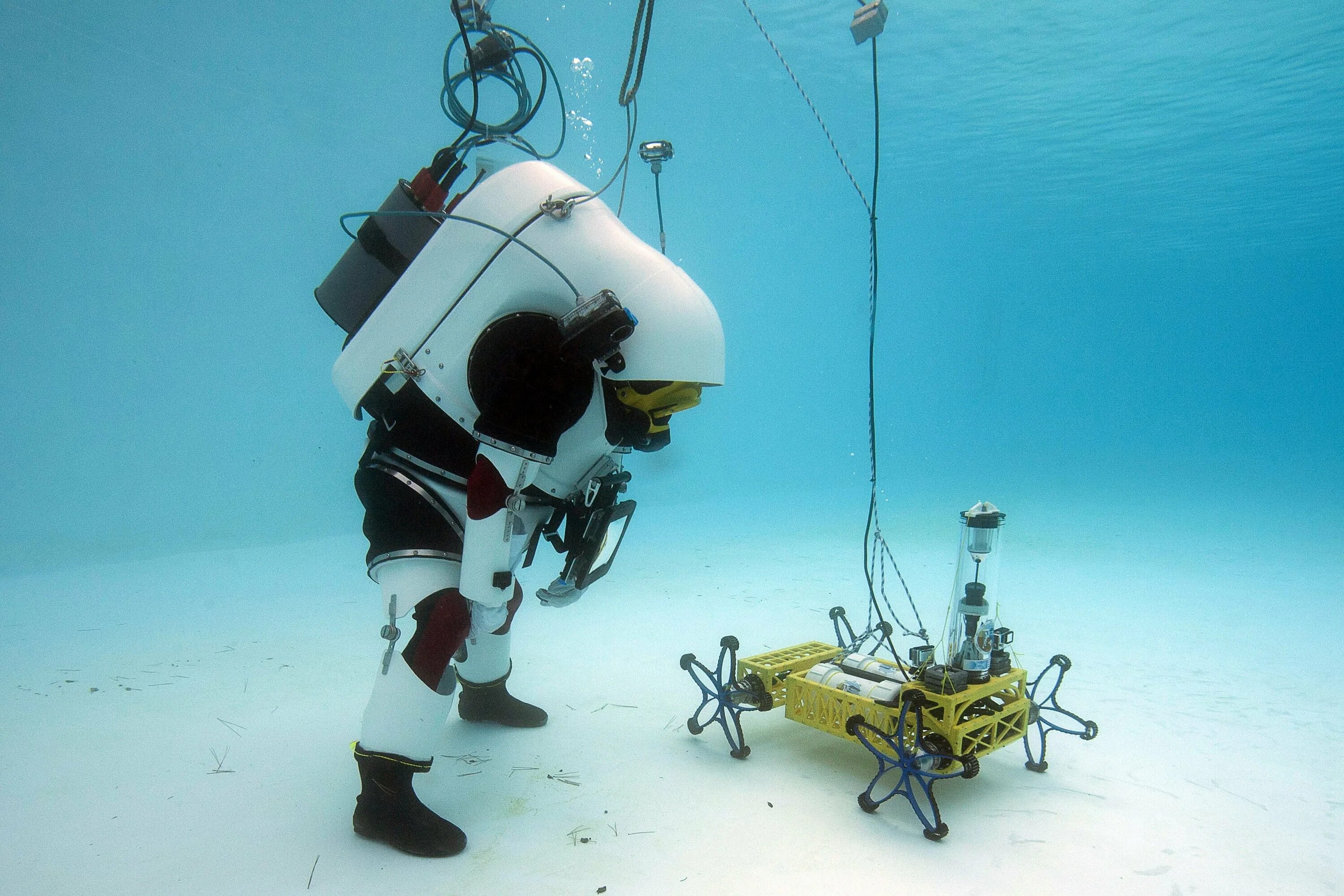 Подводный аппарат Sea Wasp. Подводный аппарат AUV-200. Робот подводный исследователь. Плавающие роботы.