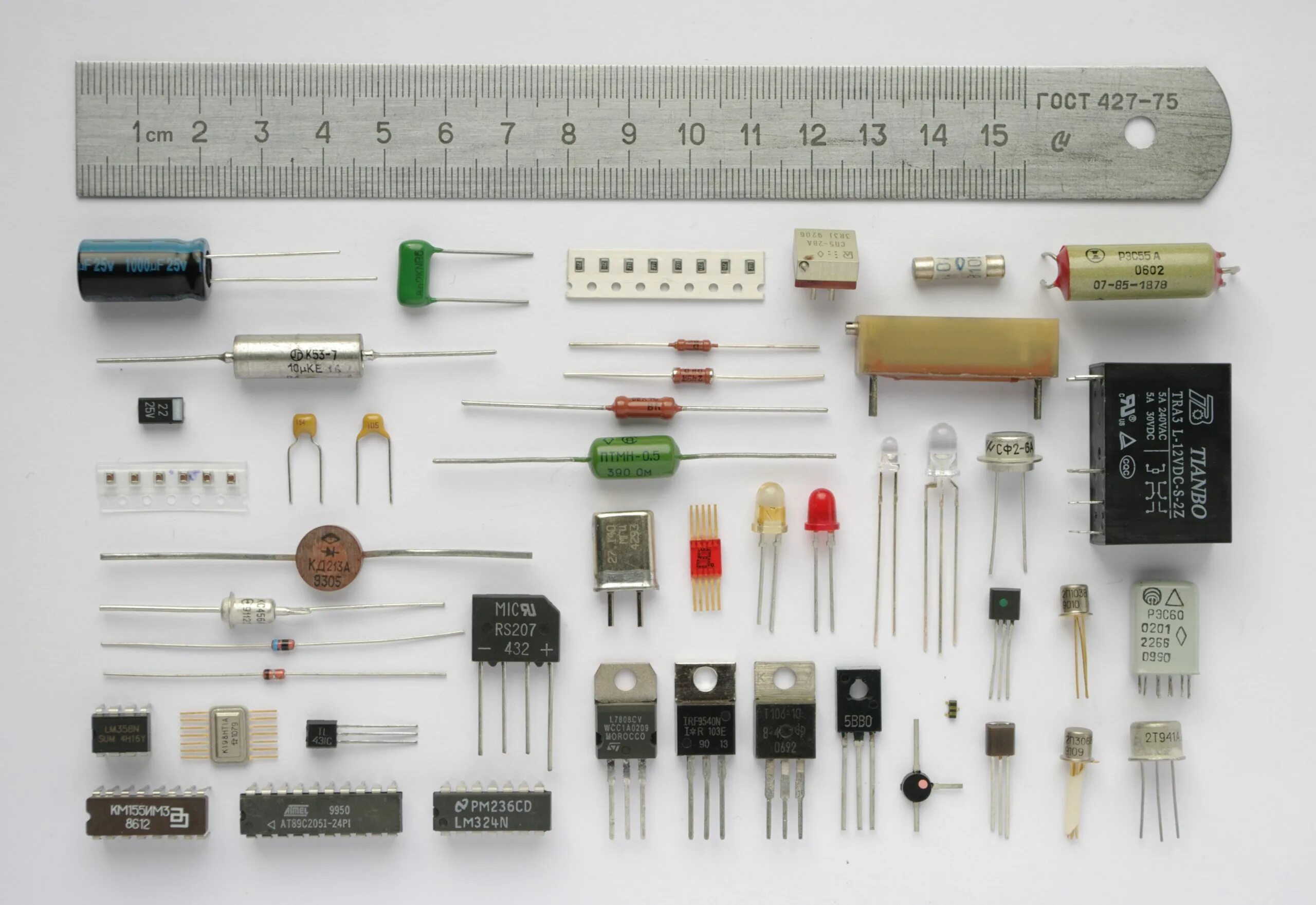 Советские радиодетали п301. Микроэлектроника транзисторы полупроводниковые диоды. 0a5 Tesla Радиодеталь. WR 0817a радиодетали. Какие бывает д 3