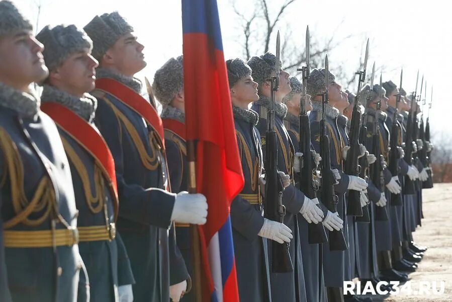 Выстрел памяти. Выстрел памяти в волгограде. парад 2 февраля волгоград 2025. выстрел памяти волгоград 9 мая.