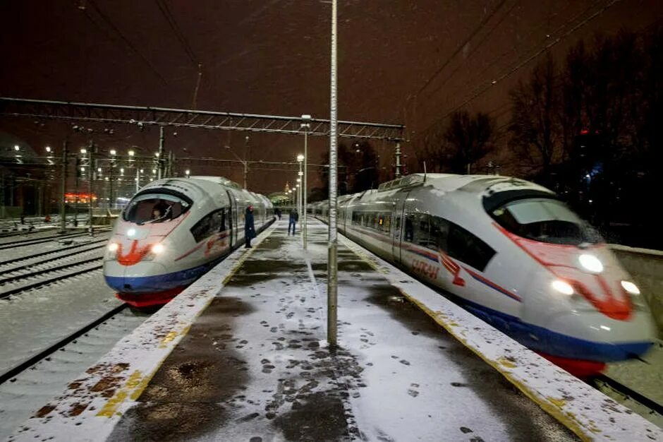 Сапсан москва санкт петербург время скорость. Сапсан поезд. Сапсан Москва Санкт-Петербург зима. Сапсан поезд видео. Двойное скоростной поезд Сапсан.