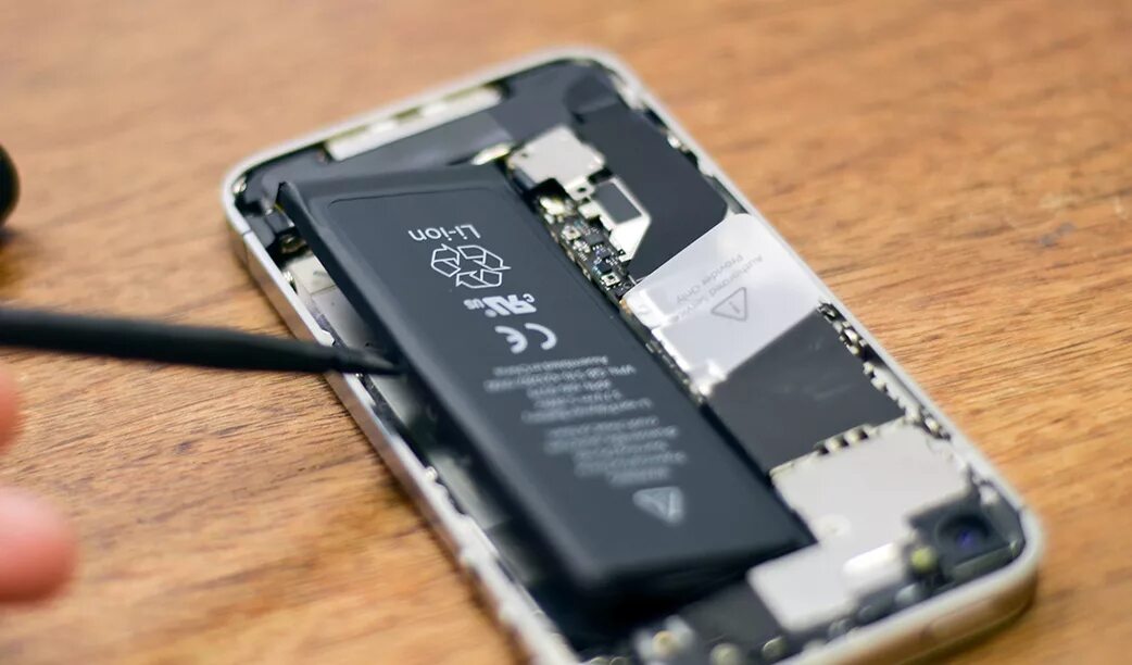 Замена айфона 4. Iphone Battery. Аккумулятор для телефона. Аккумулятор айфон. Replacing the iphone Battery.