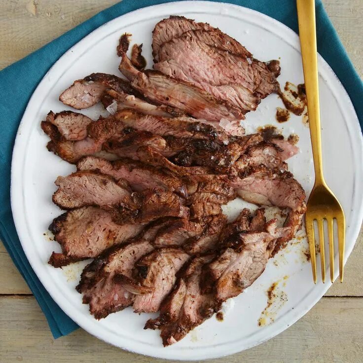 Корейка баранины маринад. Мясо для шашлыка. Жареная баранья нога. Корейка шашлык мариновка. Маринад для баранины.