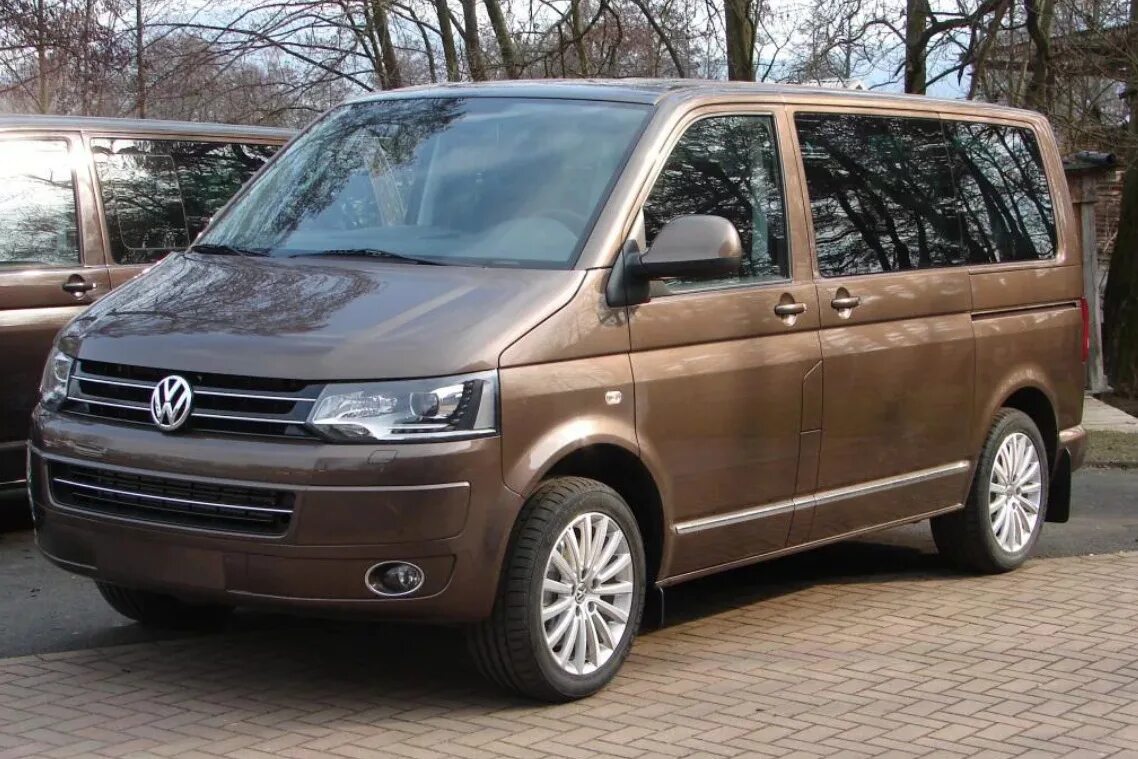 Vw caravelle t5. Фольксваген Каравелла t5. Фольксваген Мультивен Каравелла. Фольксваген Каравелла 2023. Фольксваген Каравелла т5 Рестайлинг.