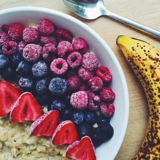 I m making a fruit. Фруктовое сундэ.