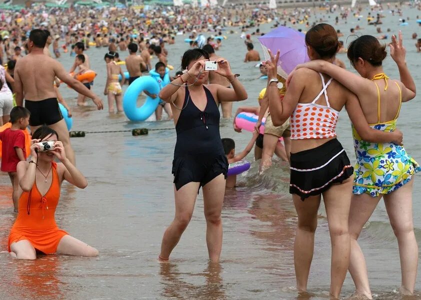 Паттайя можно купаться. Тайланд туристы. Русские в Таиланде. Китайцы на пляже. Российские туристы в Таиланде.