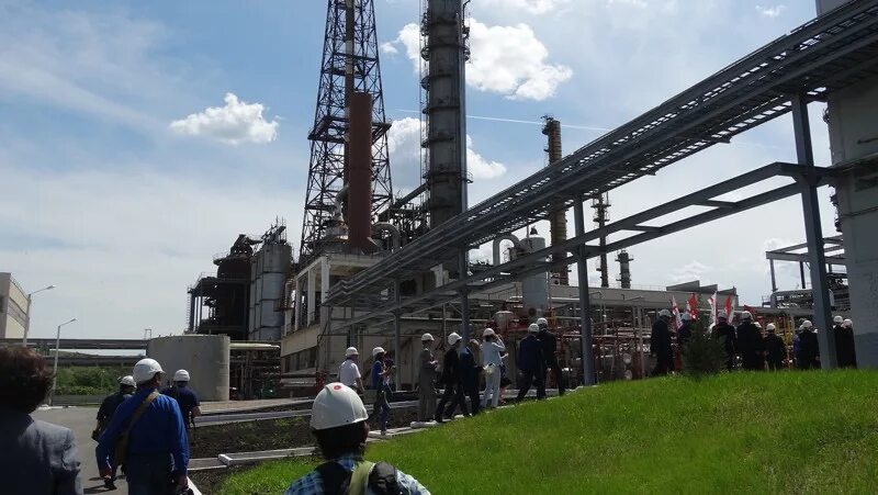 Саратов магазин дымоход. Саратоворгсинтез фото. Дымовая труба - саратов заводской район заводы. Труба саратова. Лукойл саратоворгсинтез.